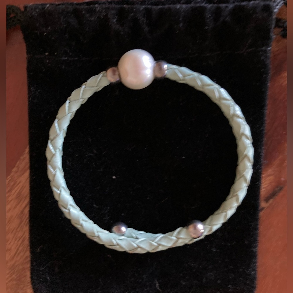 Elegant Braided Leather Bracelet with Genuine Pearl Accent